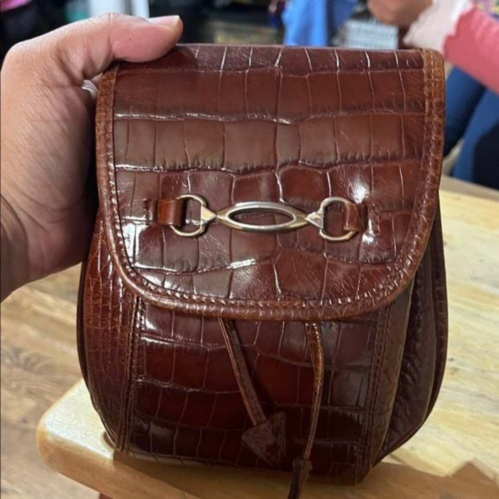 Leather Co by Liz Claiborne crossbody bag
Leather Co by Liz Claiborne